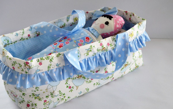 Tutorial: Make a carrycot or Moses basket for a favorite doll or stuffed animal