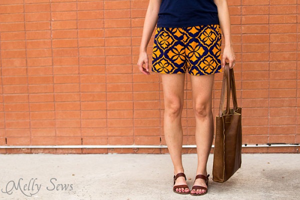 Free pattern: Women's graphic print shorts