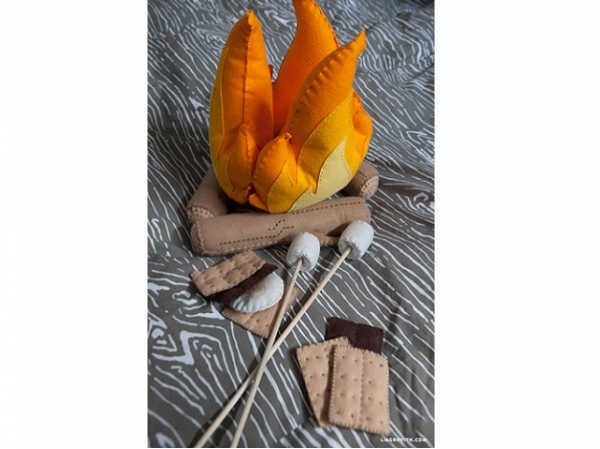 DIY_Felt_Campfire_Smores_Camping_Room