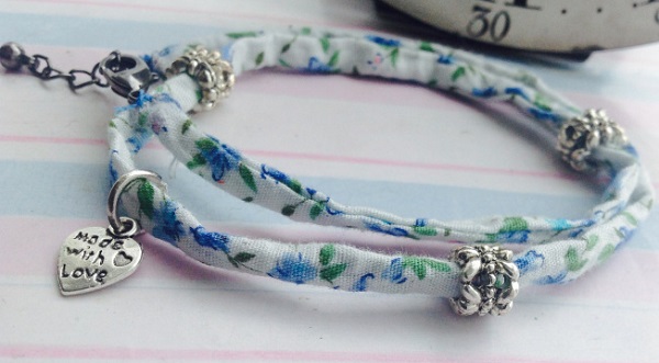 Tutorial: Fabric and bead bracelet