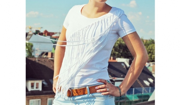 Tutorial: Diagonal fringed t-shirt