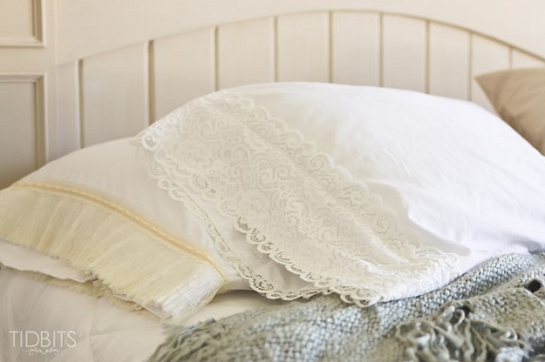 Tutorial: Easy lace trim pillowcases