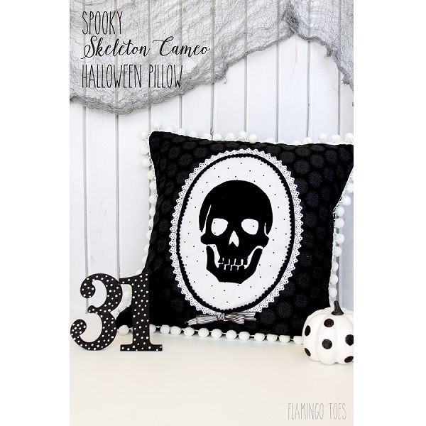 Tutorial: Spooky skeleton cameo pillow