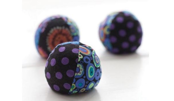 Free pattern: Juggling balls