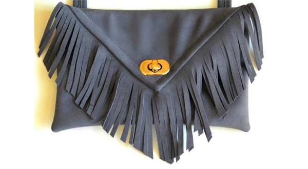 Free pattern: Fringe clutch