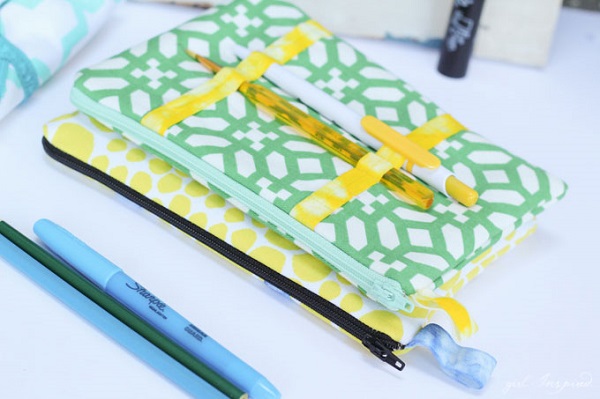 Tutorial: Zippered pencil pouch with a spot to clip your pen