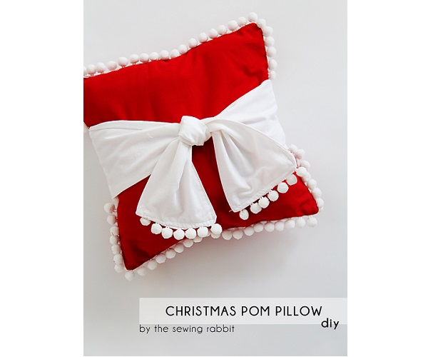 Tutorial: Pom pom sash Christmas pillow