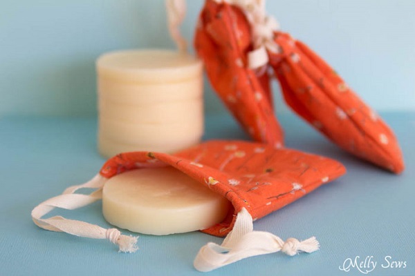 Tutorial: DIY lotion bars in drawstring fabric bags