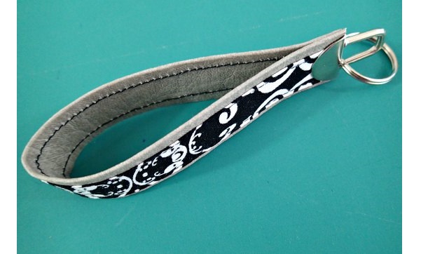 Tutorial: Faux leather and fabric key fob