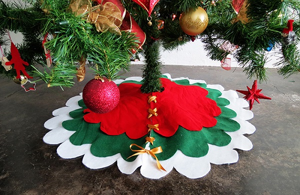 Tutorial: No-sew scalloped tree skirt