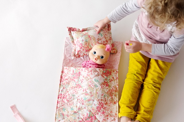 Tutorial: Easy doll sleeping bag and pillow