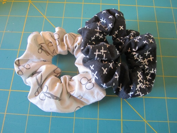 Tutorial: DIY hair scrunchies