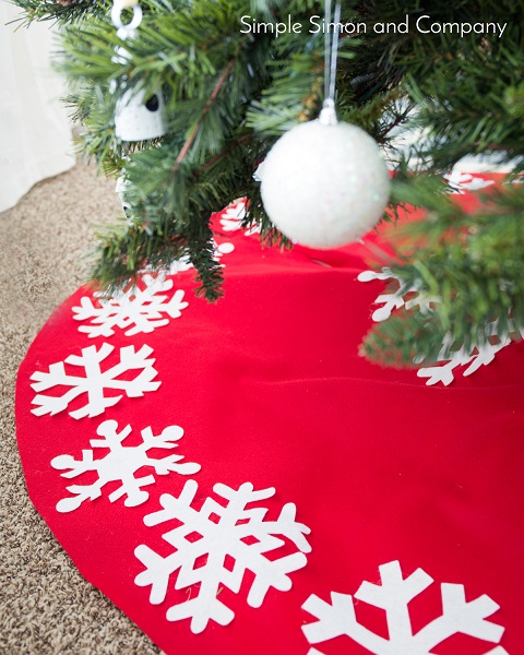 Tutorial: No-sew felt snowflake Christmas tree skirt