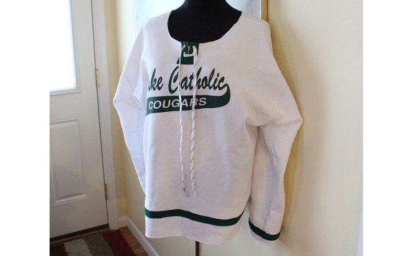 Tutorial: Hockey jersey sweatshirt refashion