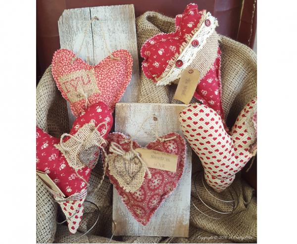 Tutorial: Primitive fabric hearts in bed spring stands