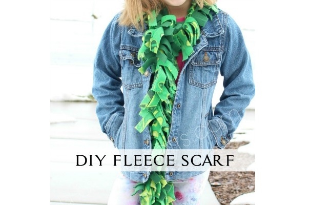 Tutorial: Fringed fleece scarf