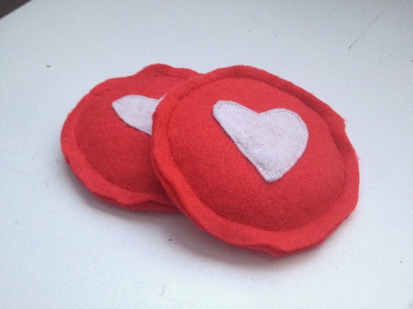 Tutorial: Valentine heart hand warmers, plus a gift tag printable