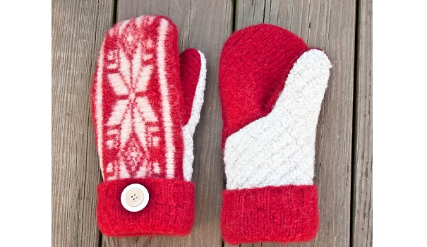 Tutorial: Make mittens from an old sweater