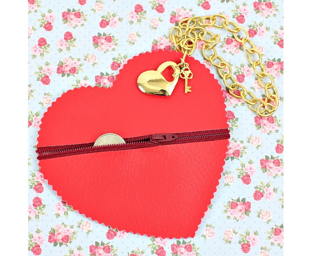 Tutorial: No-sew zipper heart coin pouch