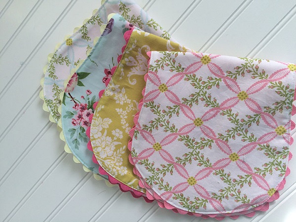 Tutorial: Vintage-inspired baby burp cloth