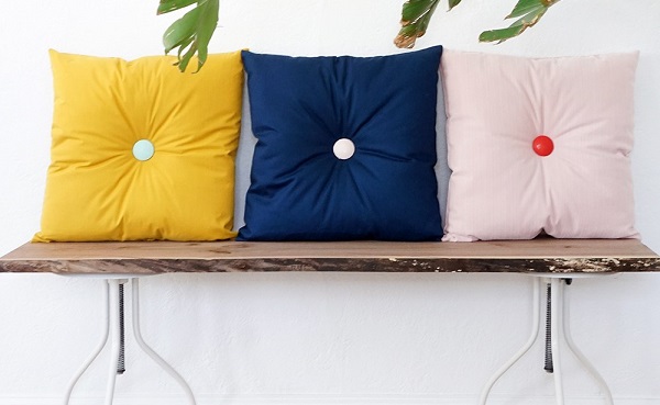 Tutorial: Easy button tufted pillows