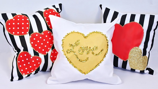 Tutorial: Glitter and sequin Valentine's heart pillows