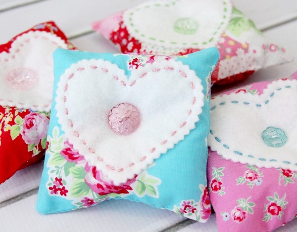 Tutorial: Button heart pincushions