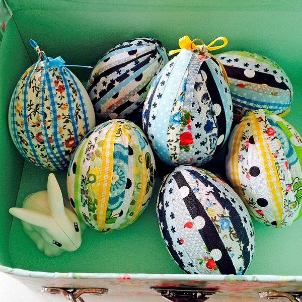 Tutorial: No-sew scrappy fabric eggs