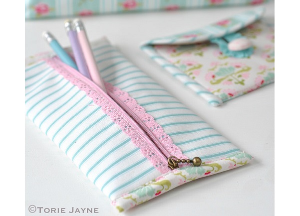 Tutorial: Lace zipper pencil pouch