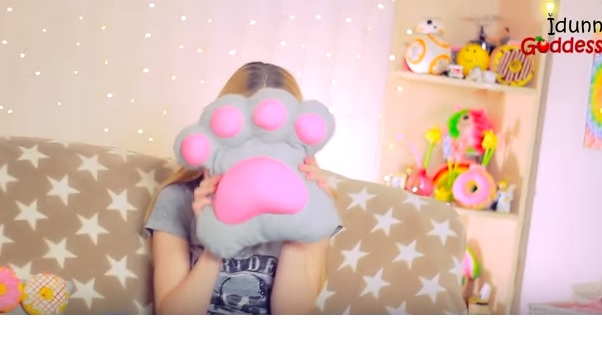 Tutorial: T-shirt paw pillow