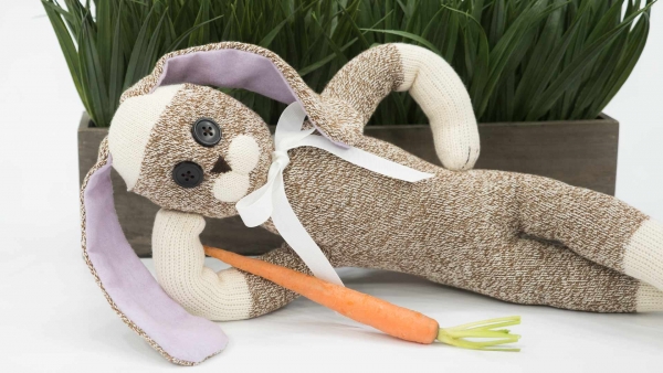 Video tutorial: Sock rabbit for Easter