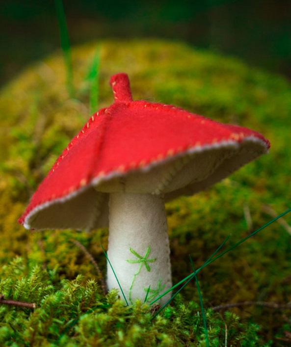 Free pattern: Little felt toadstool