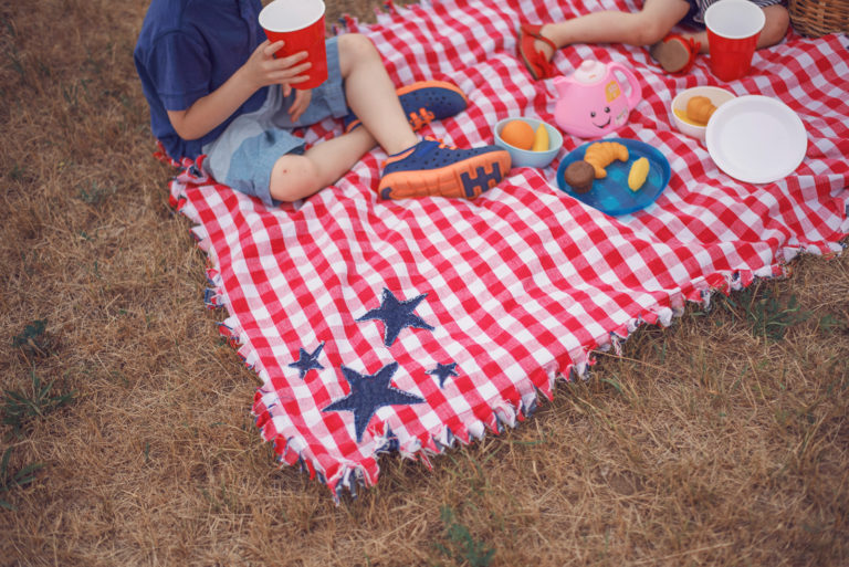 Tutorial: Frayed edge picnic blanket