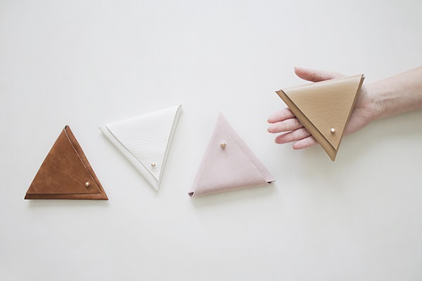 Free pattern: No-sew triangle leather pouches