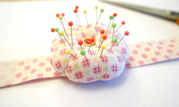 Tutorial: Make a wrist pincushion