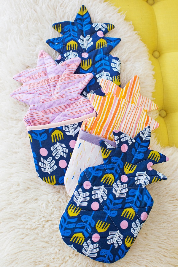 Free pattern: Pineapple oven mitt