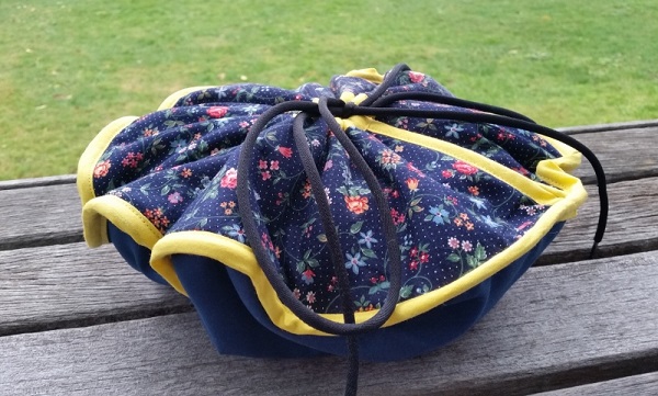 Free pattern: Round casserole carrier