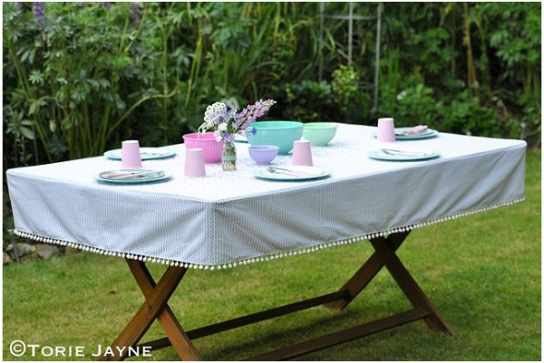 Tutorial: Fitted outdoor tablecloth