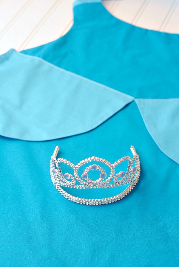 Free pattern: Cinderella dress apron