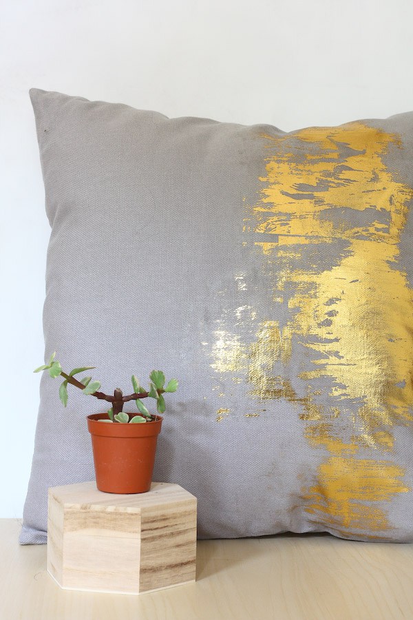 Tutorial: Gold foil brushstroke pillow