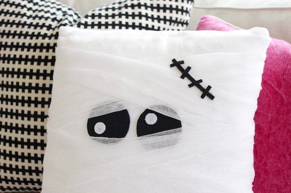 Tutorial: No-sew mummy pillow