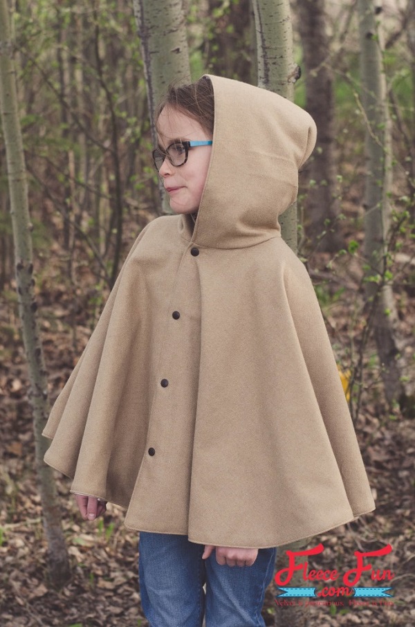 Free pattern: Girls fall circle cape