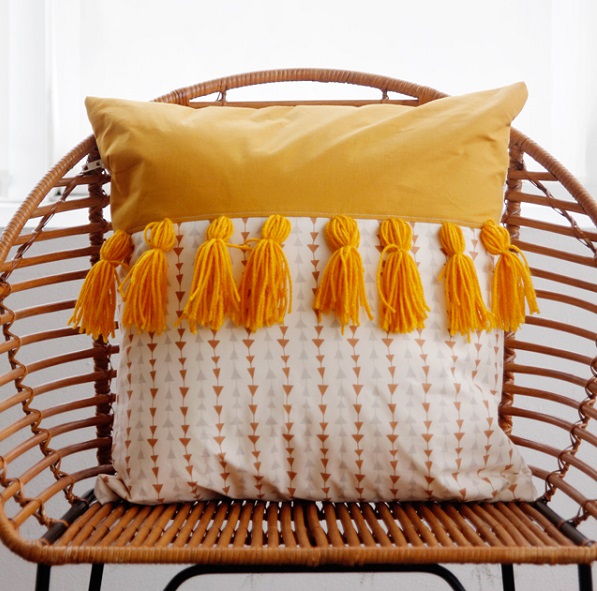 Tutorial: 2-tone tassel throw pillow