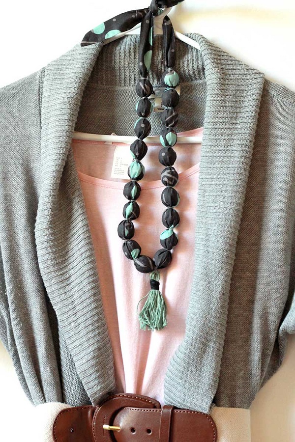 Tutorial: Fabric covered bead necklace