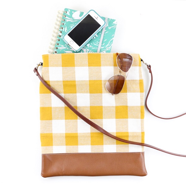 Tutorial: Crossbody bag from a kitchen towel