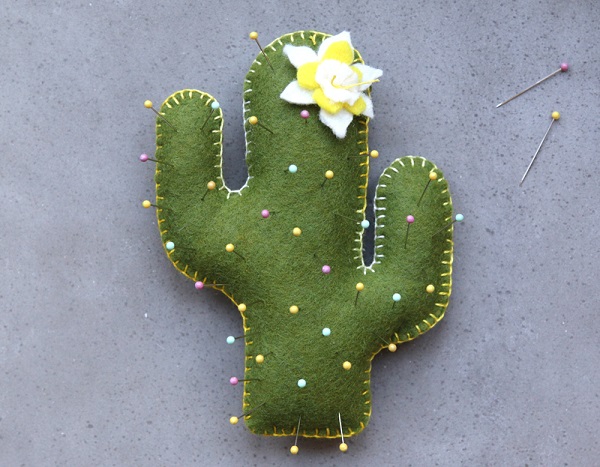 Free pattern: Cactus pincushion