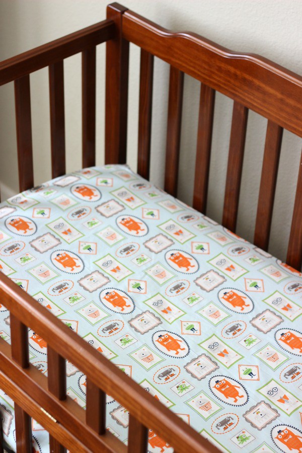 Tutorial: How to make fitted crib sheets