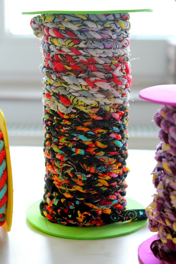 Tutorial: Twisted twine from your scrap fabrics