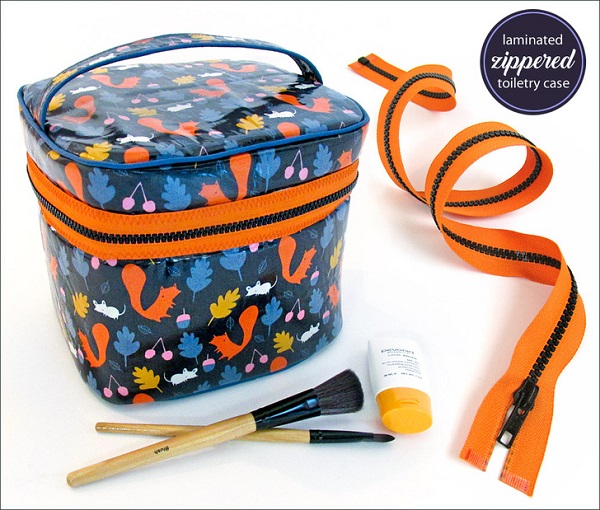 Free pattern: Wraparound zip top laminated make-up case