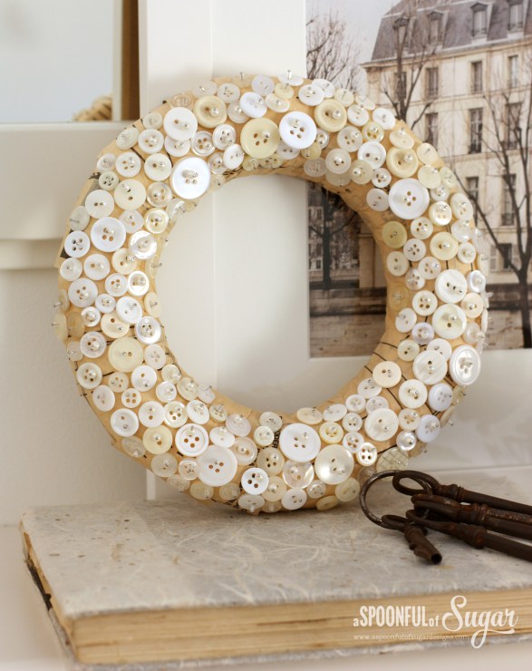 Tutorial: Shabby chic button wreath